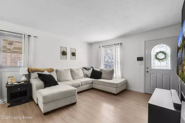 7803 Rochelle Rd, Louisville, KY 40228