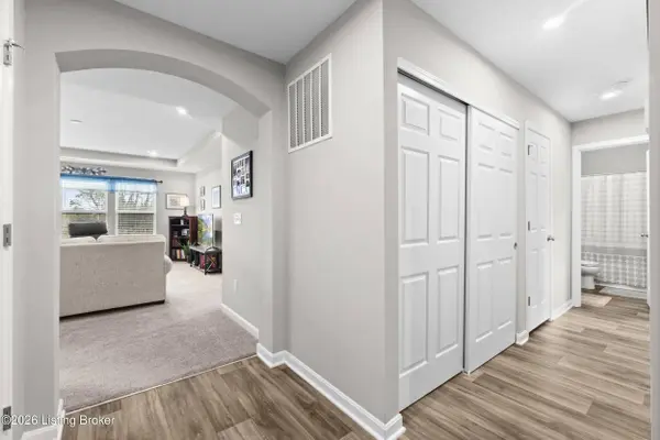 8809 Salute WAY, Louisville, KY 40229