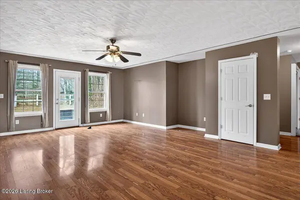 217 Bolton Ct, Shepherdsville, KY 40165