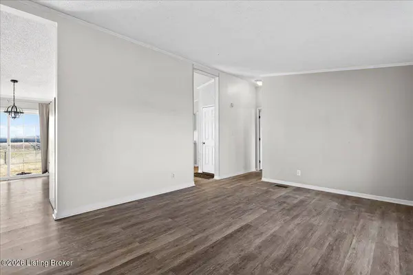 6733 Aiken Rd, Louisville, KY 40245