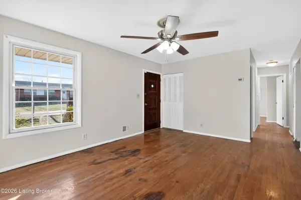 149 N Circlecrest Dr, Louisville, KY 40229