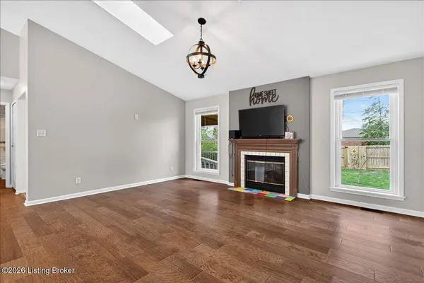 3414 Hunsinger Ln, Louisville, KY 40220