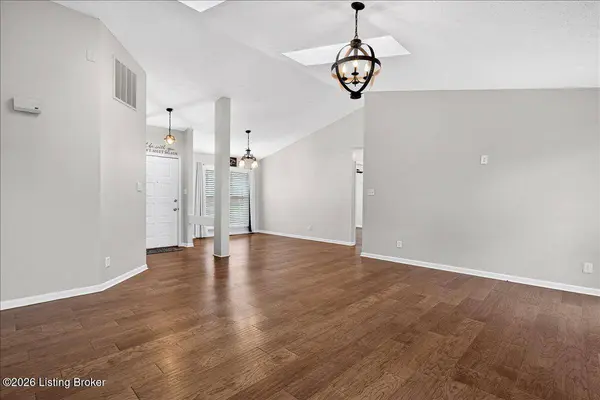 3414 Hunsinger Ln, Louisville, KY 40220