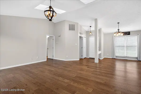 3414 Hunsinger Ln, Louisville, KY 40220