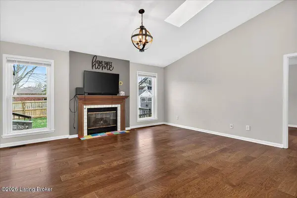 3414 Hunsinger Ln, Louisville, KY 40220