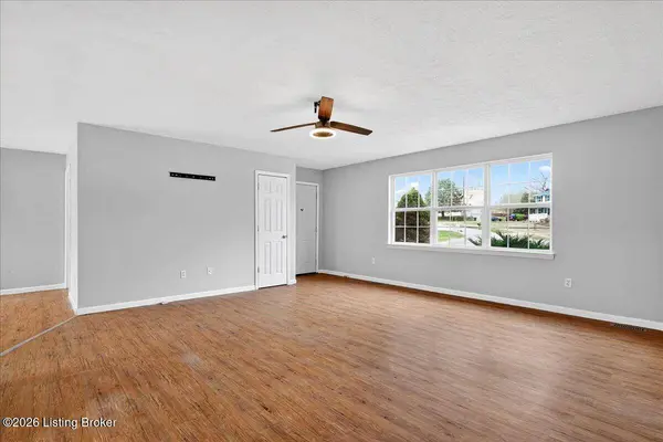 216 Bent Tree Dr, Vine Grove, KY 40175