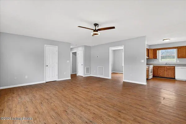 216 Bent Tree Dr, Vine Grove, KY 40175