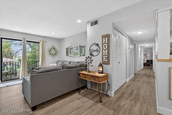 7074 Wildwood Cir #APT 164, Louisville, KY 40291