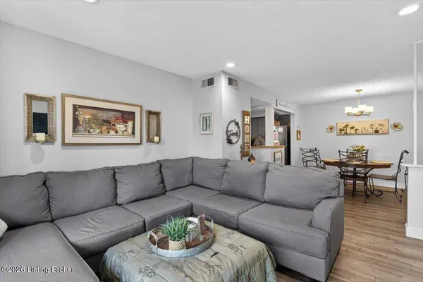 7074 Wildwood Cir #APT 164, Louisville, KY 40291