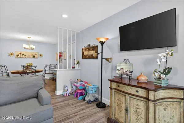 7074 Wildwood Cir #APT 164, Louisville, KY 40291