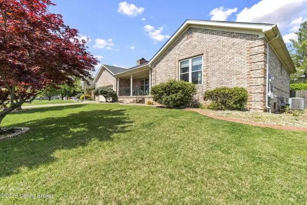 140 Spring Lake Ct, Louisville, KY 40229