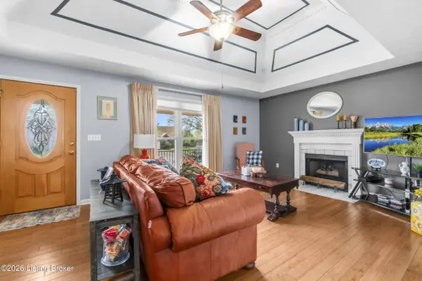 140 Spring Lake Ct, Louisville, KY 40229