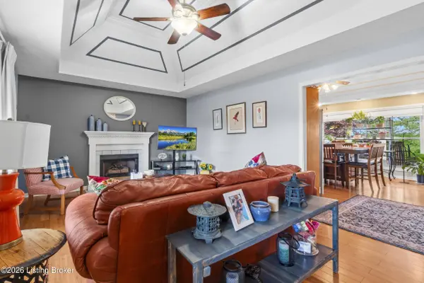 140 Spring Lake Ct, Louisville, KY 40229