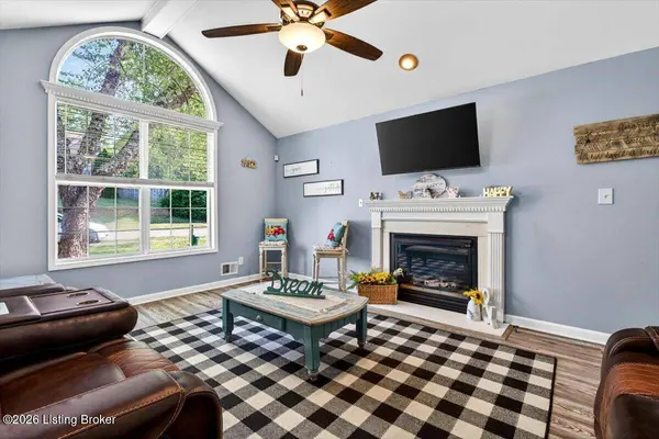 6200 Whispering Hills Blvd, Louisville, KY 40219