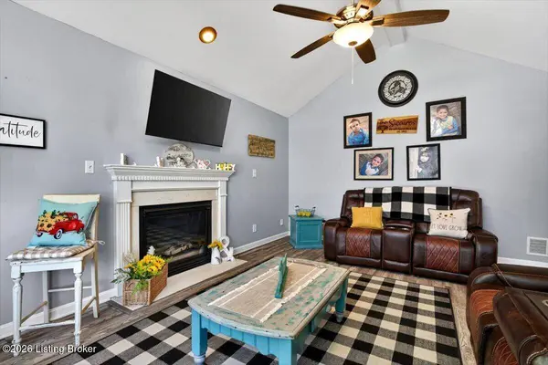 6200 Whispering Hills Blvd, Louisville, KY 40219