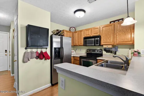 8433 Arbor Meadow WAY, Louisville, KY 40228