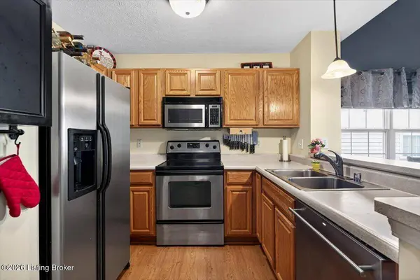 8433 Arbor Meadow WAY, Louisville, KY 40228