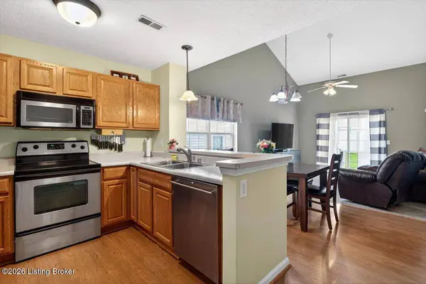 8433 Arbor Meadow WAY, Louisville, KY 40228