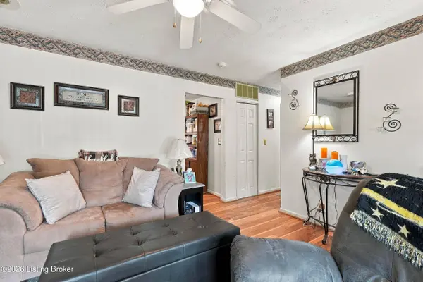 6115 Julie Kays WAY, Louisville, KY 40258