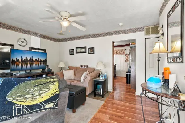 6115 Julie Kays WAY, Louisville, KY 40258