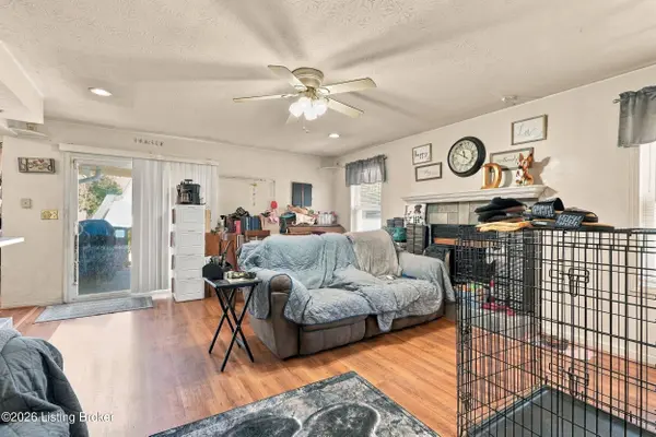 6115 Julie Kays WAY, Louisville, KY 40258