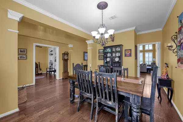 143 S Goldenvine CIR, The Woodlands, TX 77382