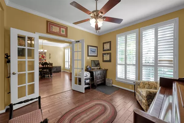 143 S Goldenvine CIR, The Woodlands, TX 77382