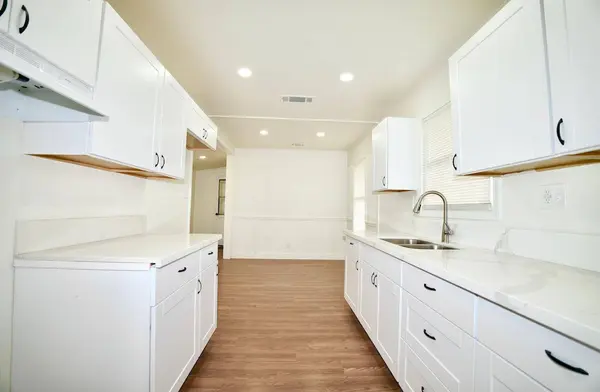 1305 E Fedora, Fresno, CA 93704