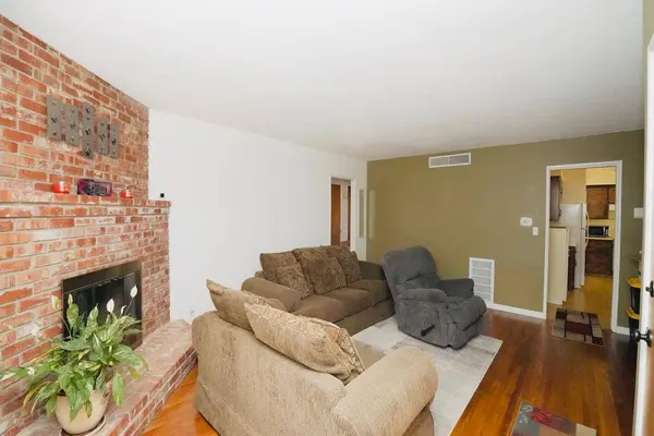 3211 E Ashlan AVE, Fresno, CA 93726