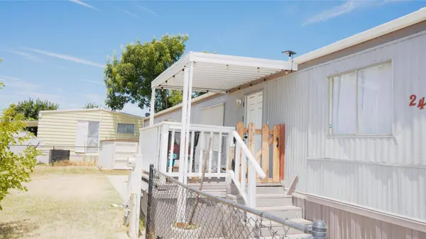 7676 N Fresno ST #24, Fresno, CA 93720