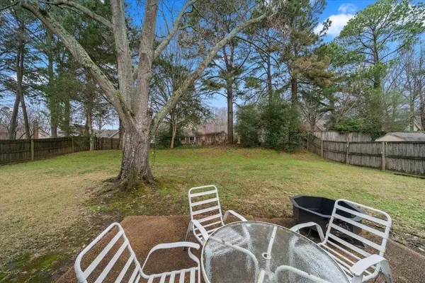 947 HUNTERS RETREAT DR, Collierville, TN 38017