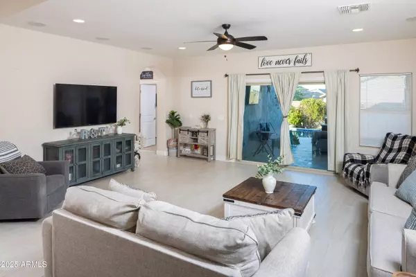 6638 W SONOMA Way, Florence, AZ 85132