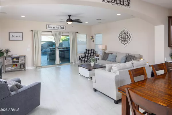 6638 W SONOMA Way, Florence, AZ 85132