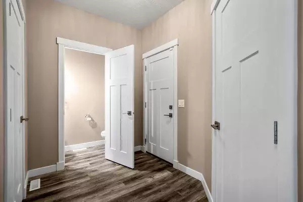 1918 High Park CIR Northwest, High River, AB T1V0E7