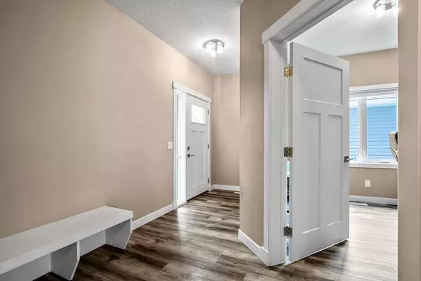 1918 High Park CIR Northwest, High River, AB T1V0E7