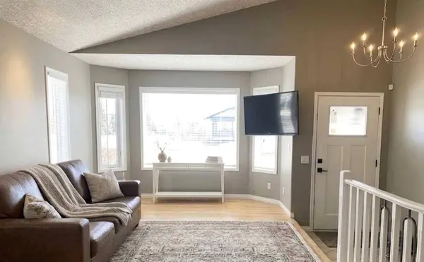 402 Highwood Village PL NW, High River, AB T1V 1W1