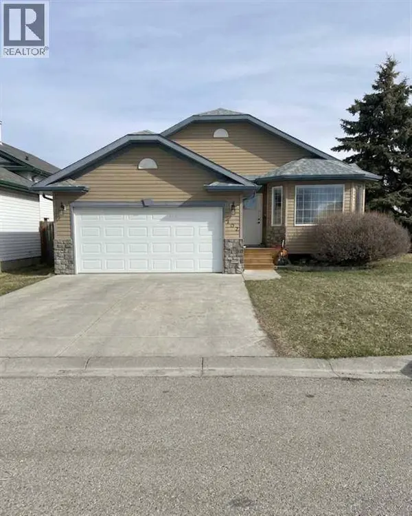 402 Highwood Village Place NW, High River, AB T1V1W1