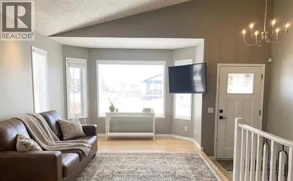 402 Highwood Village Place NW, High River, AB T1V1W1