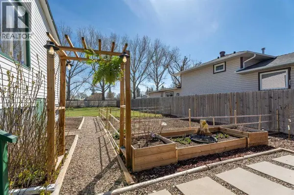606 4 Street, Bassano, AB T0J0B0