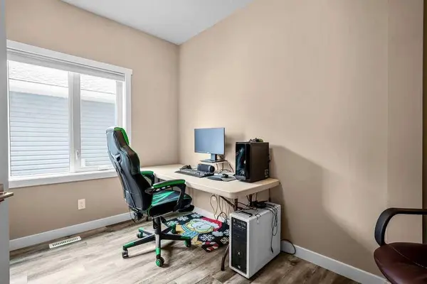 1918 High Park CIR NW, High River, AB T1V 0E7