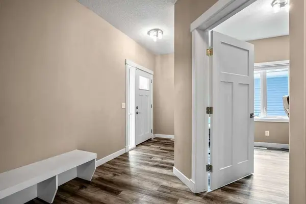 1918 High Park CIR NW, High River, AB T1V 0E7