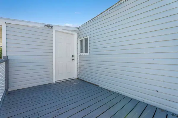 232 Polar AVE NE, High River, AB T1V1J5
