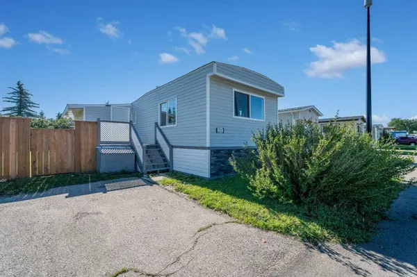 232 Polar AVE NE, High River, AB T1V1J5