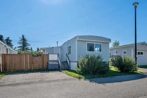 232 Polar AVE NE, High River, AB T1V1J5