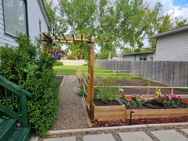 606 4 ST, Bassano, AB T0J0B0