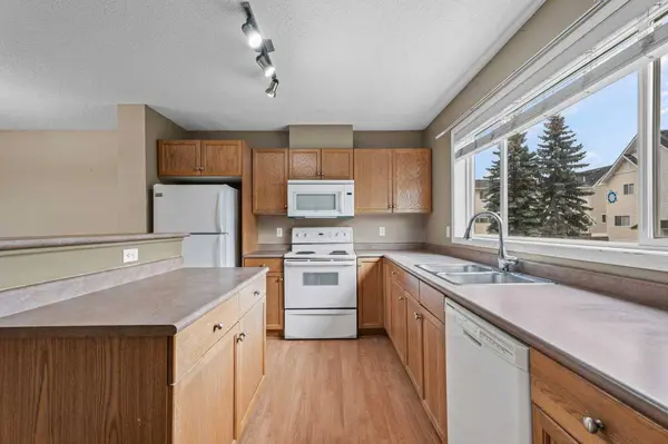 255 Prestwick Acres LN SE, Calgary, AB T2Z3X9