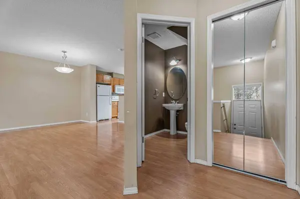 255 Prestwick Acres LN SE, Calgary, AB T2Z3X9