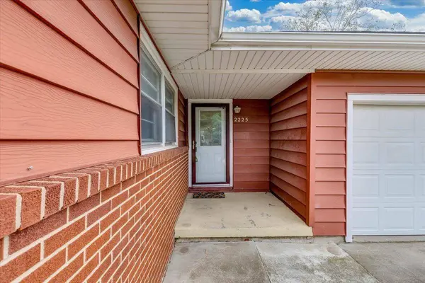 2225 W 25th St N, Wichita, KS 67204