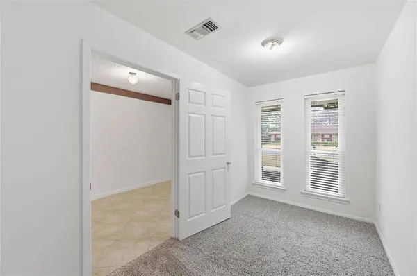 1709 Princeton Drive, Arlington, TX 76015