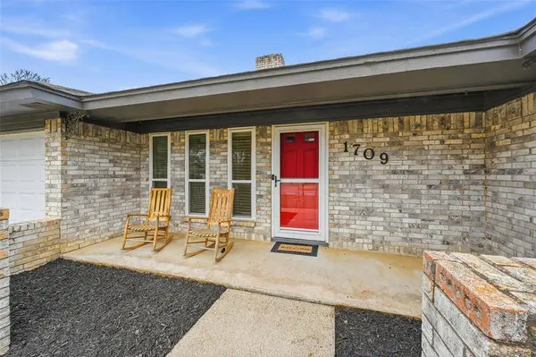 1709 Princeton Drive, Arlington, TX 76015